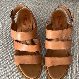 Born leather women Wedge Sandal 9m